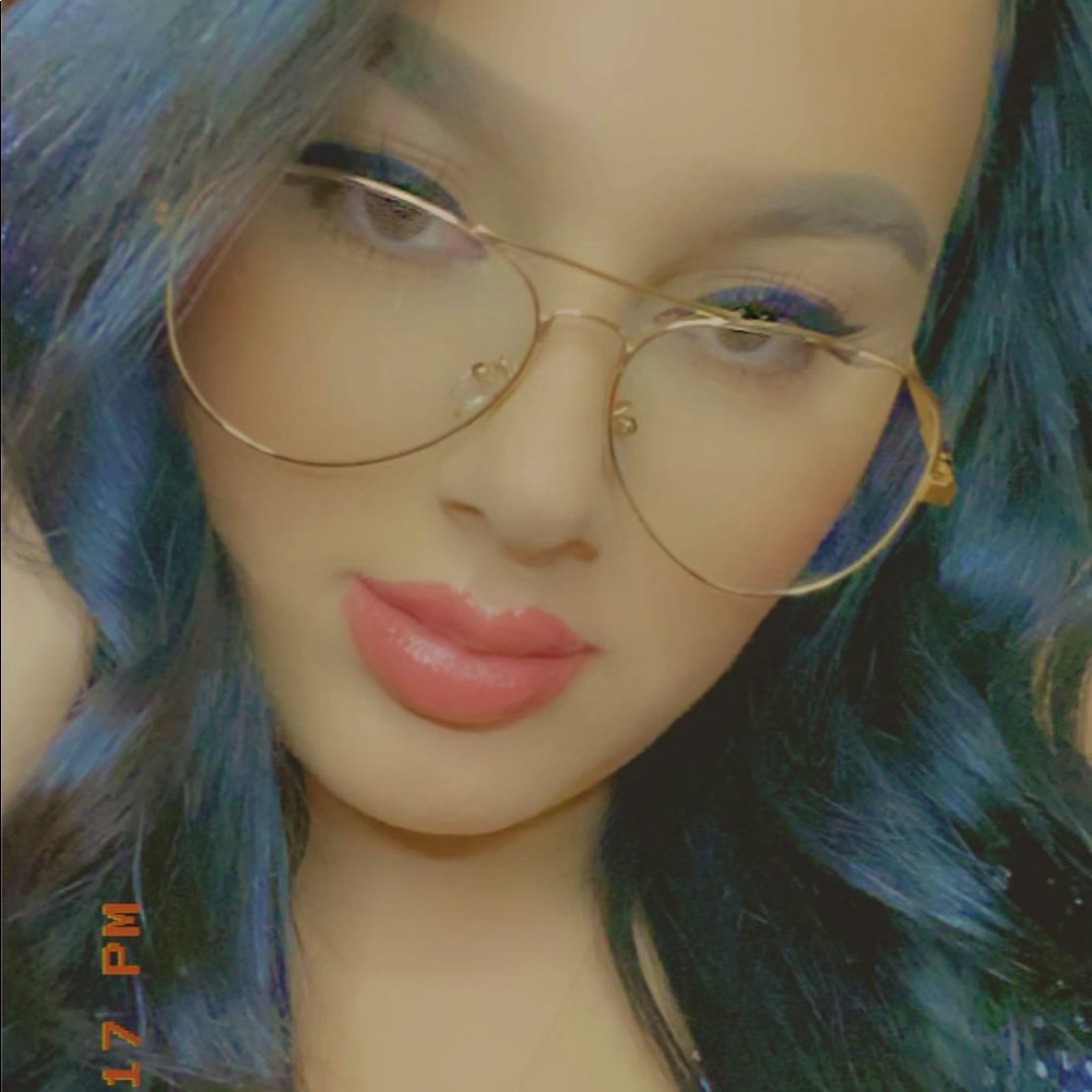 Meet your Posher, Val